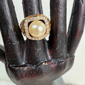 TJ Fallon Faux Pearl & Rhinestone Gold Tone Ring 5.5